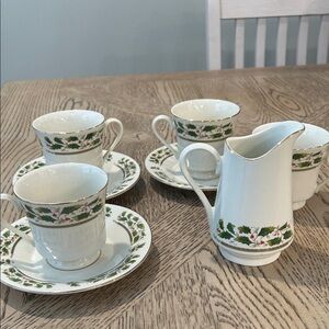 Festive Holly Holiday Pattern Tea Set